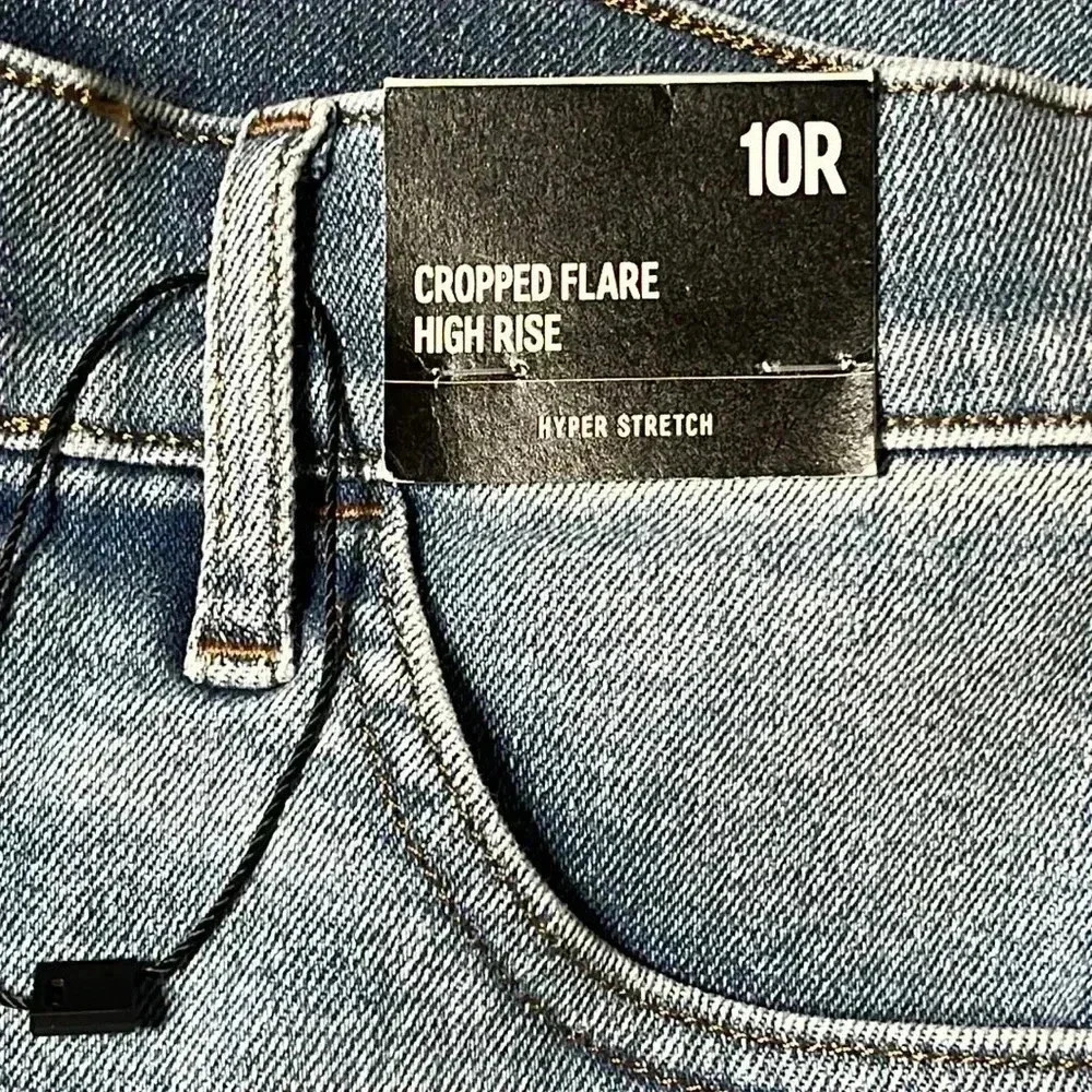 Express Light Wash Cropped Distressed High Rise Jeans Size 10 - Picture 3 of 8